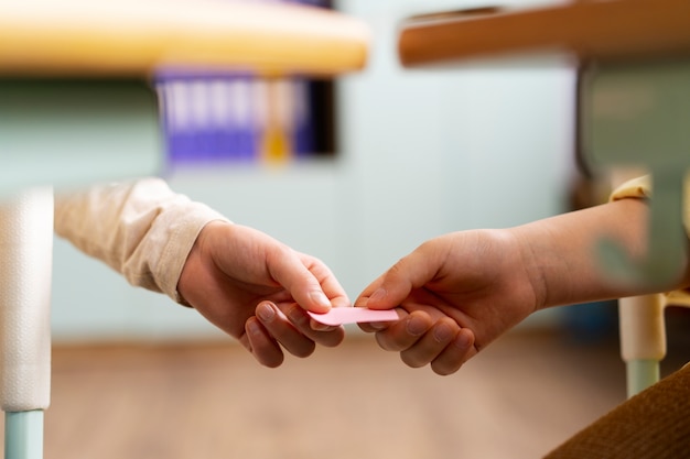 乒乓球旋球怎么接和发？